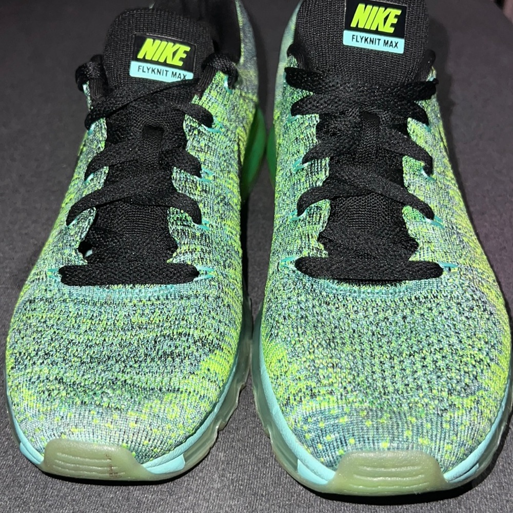 Womens Nike Flyknit Max